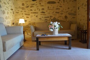 House, Multiple Beds | Living room | Fireplace