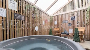 A hot tub area with wooden walls, string lights, and signs. - Hidden Hot Tub Retreat Apartment in Nottingham (Nottingham)