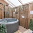 Hidden Hot Tub Retreat Apartment in Nottingham