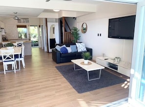 TV, DVD player - Beachfront multi level Island Villa (Moreton Island)