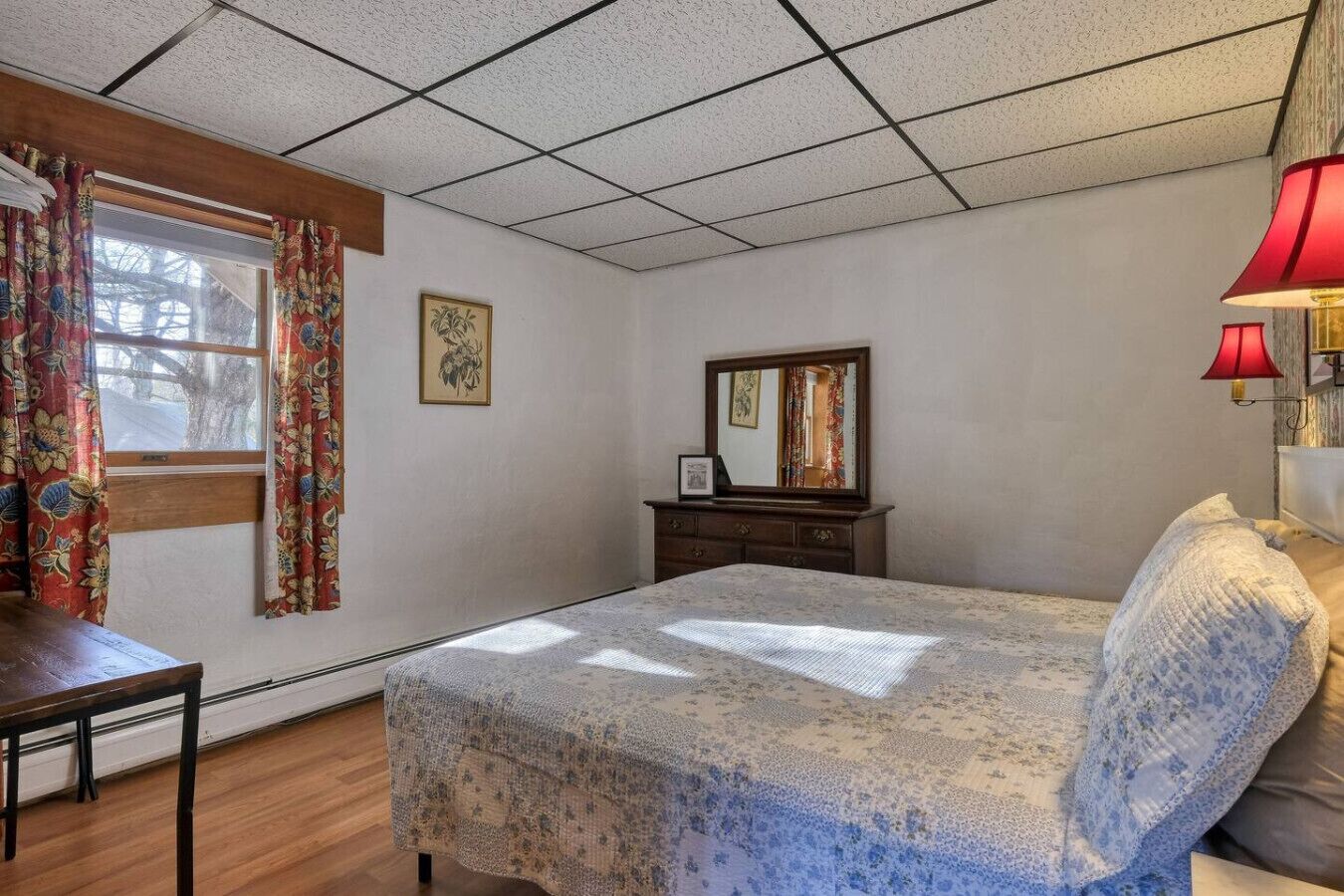 2 habitaciones, tabla de planchar con plancha, cuna de viaje y wifi 