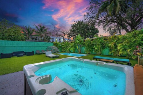 La Casa Flora | Private | Pool+Hot tub | Sleeps 18