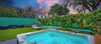 La Casa Flora | Private | Pool+Hot tub | Sleeps 18