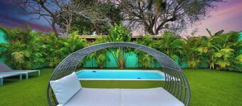 La Casa Flora | Private | Pool+Hot tub | Sleeps 18