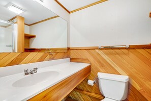 Towels - Dog-friendly home with private hot tub, 2-tier deck, firepit & amazing views (Beech Mountain)