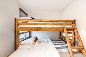 3 chambres, fer et planche à repasser, accès Internet, draps fournis