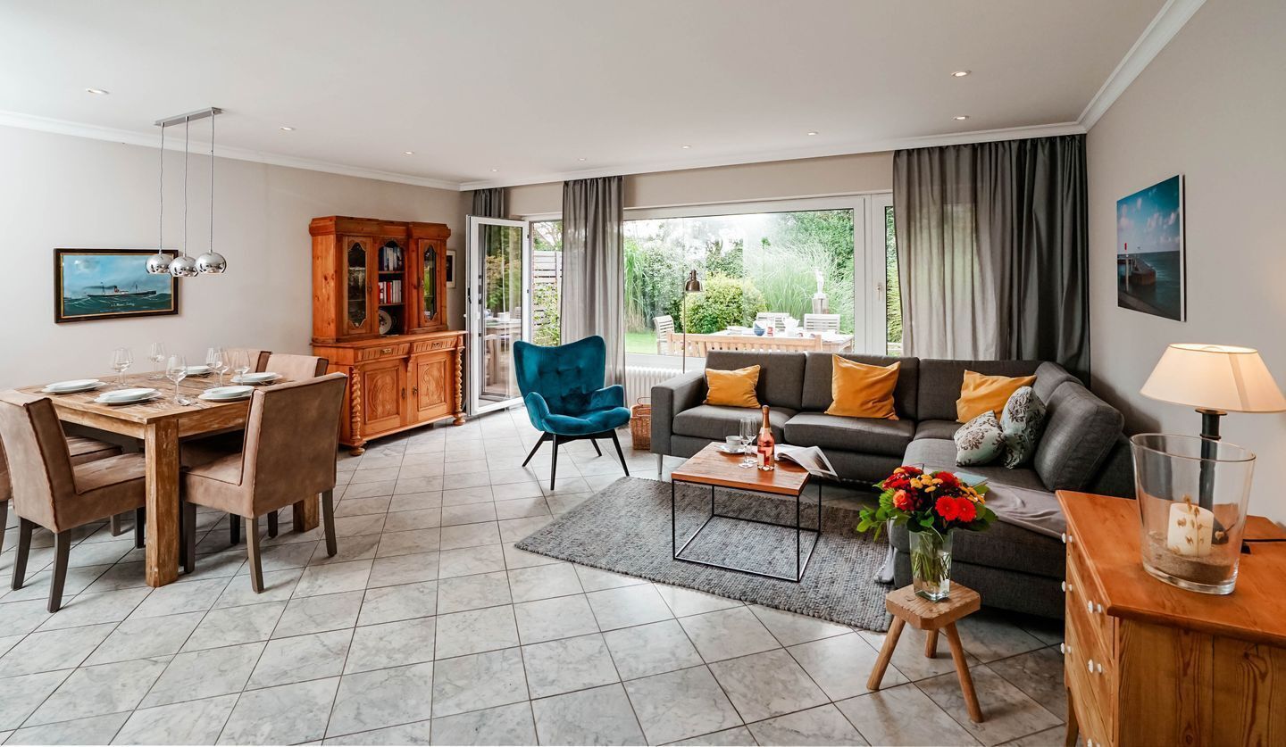 Televisie, een dvd-speler en een stereo