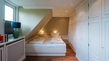 3 Schlafzimmer, Schreibtisch, Bügeleisen/Bügelbrett, WLAN