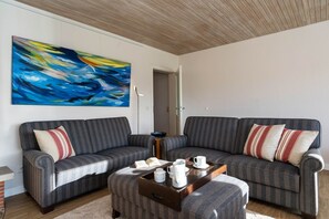 TV, fireplace, stereo - Haus Baumann - A vacation apartment ideal for relaxing and unwinding. (Wenningstedt-Braderup (Sylt))