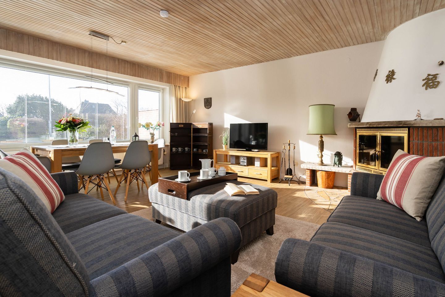 TV, fireplace, stereo