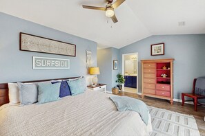 5 bedrooms, desk, iron/ironing board, travel cot