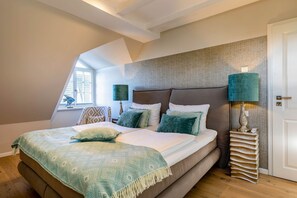 3 Schlafzimmer, Zimmersafe, Schreibtisch, Bügeleisen/Bügelbrett