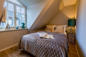 Unclassified image, 3 of 34, button