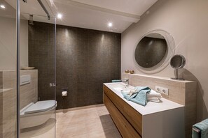 Unclassified image, 2 of 34, button