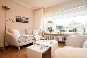 Unclassified image, 3 of 40, button