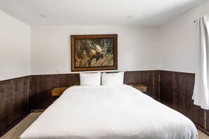 2 slaapkamers, een strijkplank/strijkijzer, reisbedje, wifi