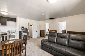 Smart TV - Cozy Condo, 1 Min to Yellowstone! Alpine #2 (West Yellowstone)