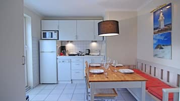 Fridge, stovetop, coffee/tea maker, electric kettle