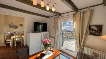 Una televisión, un reproductor de DVD