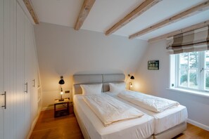4 bedrooms, in-room safe, desk, iron/ironing board - Seaside Lodge Sylt with sauna - Welcome to the luxury vacation home (Sylt)
