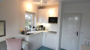 Refrigerador, microondas, placa de cocina, lavavajillas