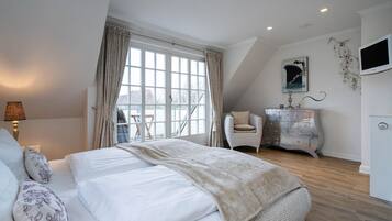 4 chambres, coffres-forts dans les chambres, bureau