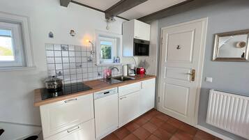 Kylskåp, ugn, spishäll och diskmaskin