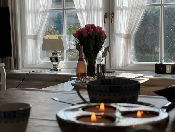 Dining - Captain Ahab in Käpt'n Andresen's house - Sylt is a valuable living space and (Sylt)