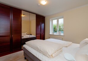 2 chambres, fer et planche à repasser, Wi-Fi, draps fournis
