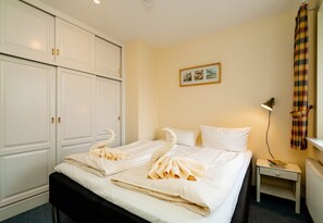 2 bedrooms, WiFi, bed sheets