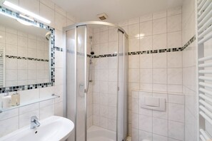 Shower, hair dryer, towels - Godewind ground floor - Moin Moin and welcome to the ground floor 3-room (Sylt-Ost)