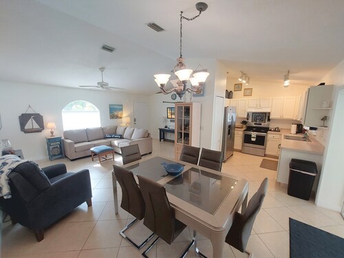 Paradise Bliss! Heated  Pool, Boat Parking, Fenced Yard, Near Beaches!