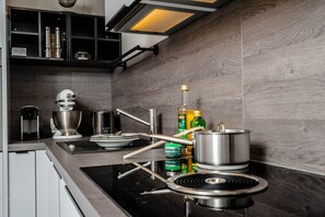 Kühlschrank, Ofen, Herdplatte, Geschirrspüler