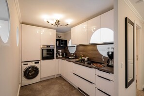 Kühlschrank, Ofen, Herdplatte, Geschirrspüler