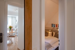 2 habitaciones, tabla de planchar con plancha, wifi y ropa de cama