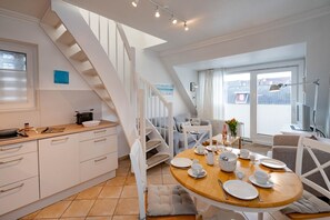 Unclassified image, 4 of 15, button