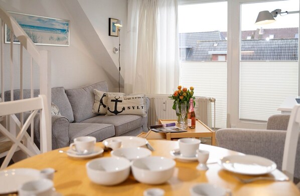 Unclassified image, 1 of 15, button