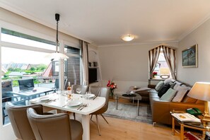 Unclassified image, 3 of 20, button