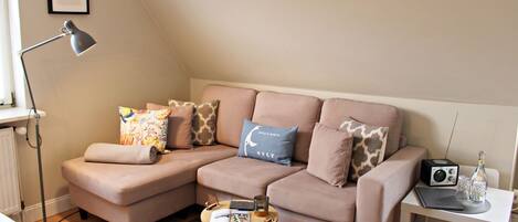 Una televisión, un reproductor estéreo