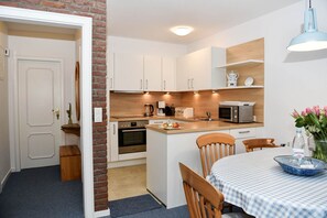 Unclassified image, 3 of 26, button - Carina 1Stock - Sylt is a valuable living space and a soothing vacation destination, a (Wenningstedt-Braderup (Sylt))