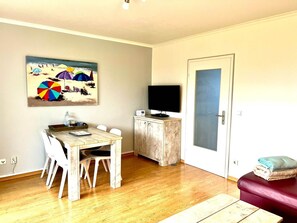 Unclassified image, 3 of 24, button