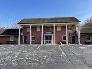 Front of property - Rips Country Inn (Bowie)