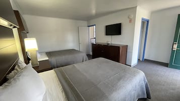 Doppia Basic | Una scrivania, postazione laptop, tende oscuranti, Wi-Fi gratuito