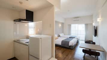 Deluxe Double Room, Non Smoking | Living area | 50-inch LCD TV with satellite channels, TV, pay films