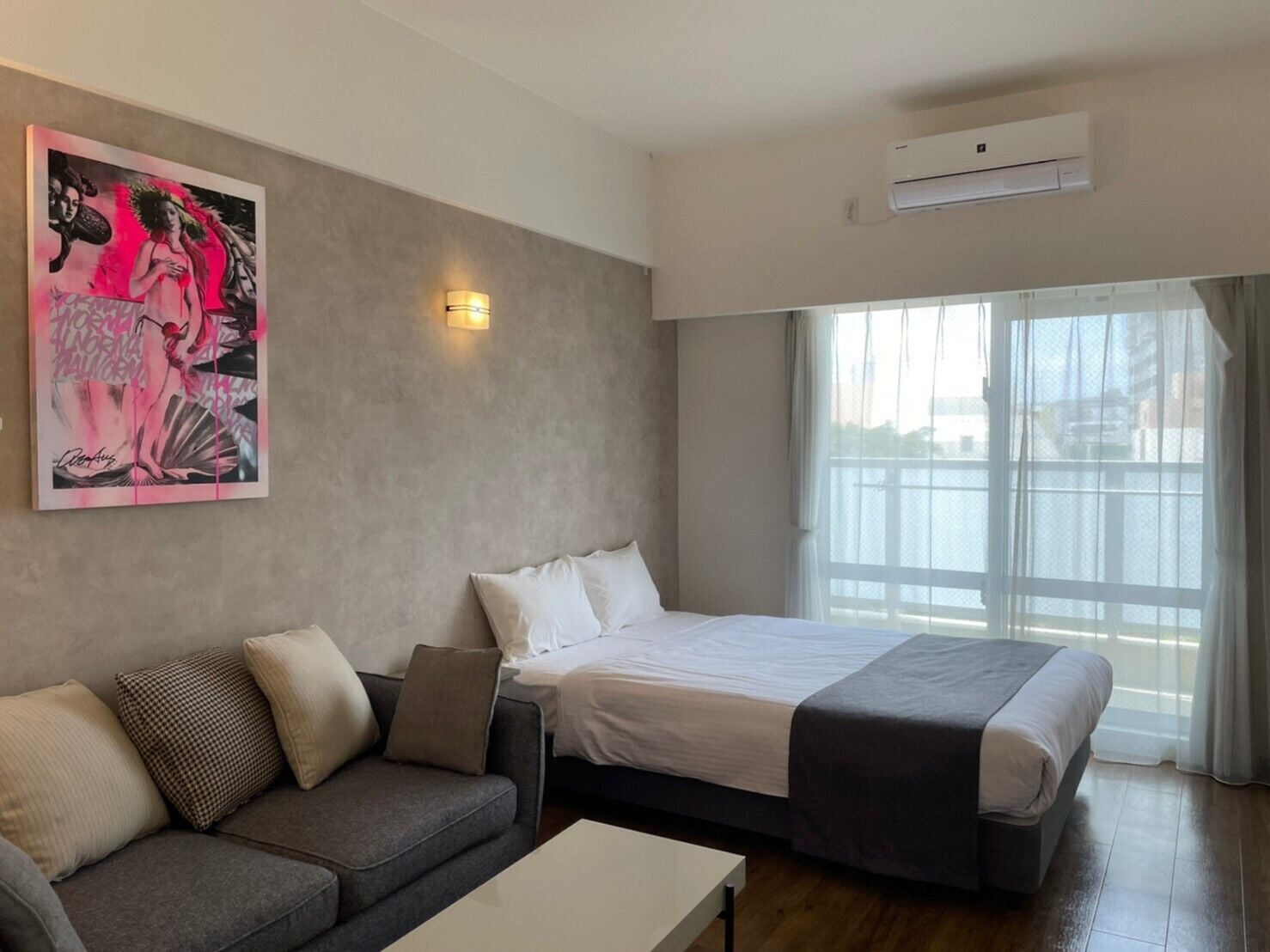 Premium bedding, desk, blackout drapes, WiFi (free)