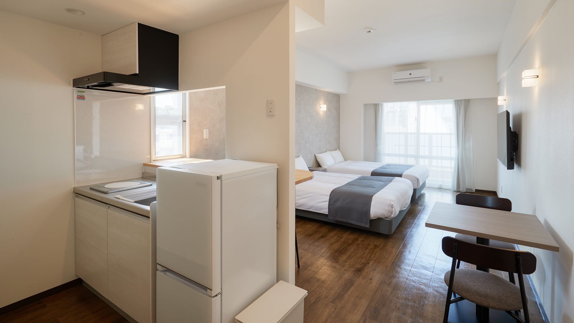 Premium bedding, desk, blackout drapes, WiFi (free)