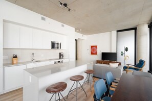 Presidential Apartment | Private kitchen | Full-size fridge, oven, electric kettle, cookware/dishes/utensils