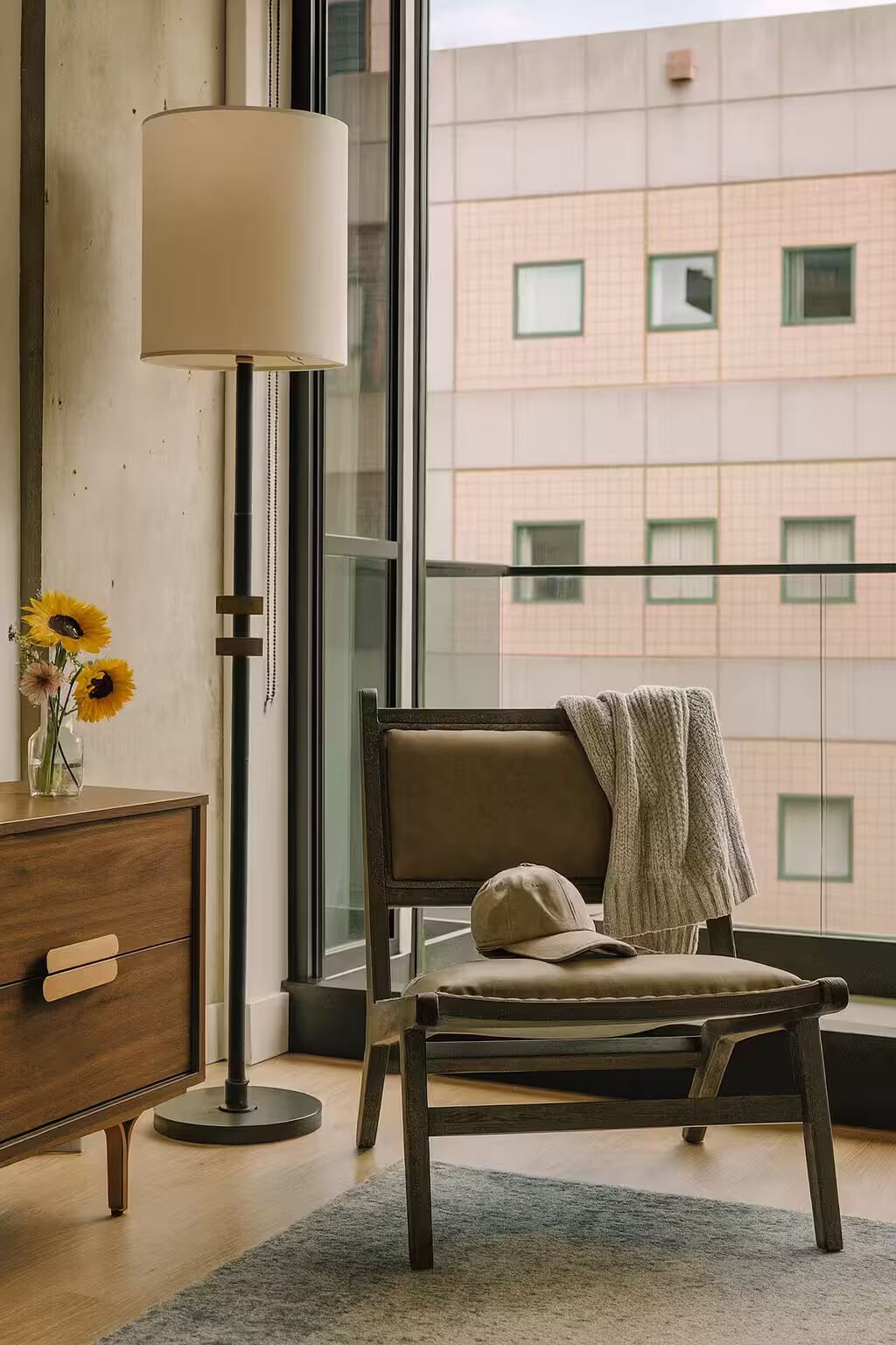 Elite-huoneisto | Oleskelualue | 40–tuumainen taulutelevisio, jossa digitaalikanavat