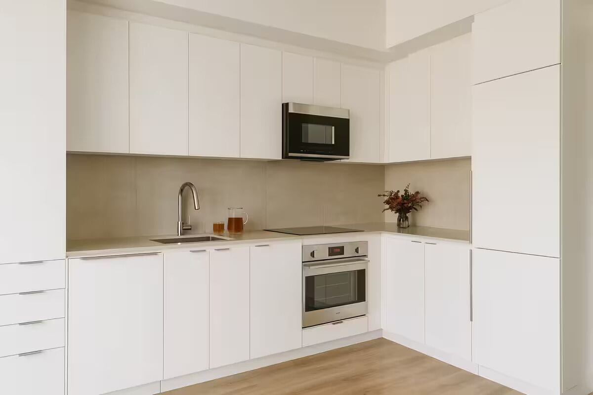 Elite Condo | Living area | 40-inch flat-screen TV with digital channels, TV