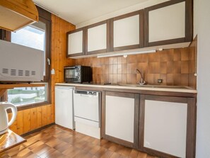 Réfrigérateur, micro-ondes, four, lave-vaisselle